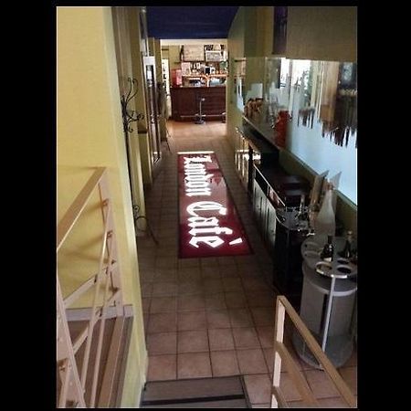 London Cafe Bed & Breakfast Castelnovo ne' Monti Bagian luar foto