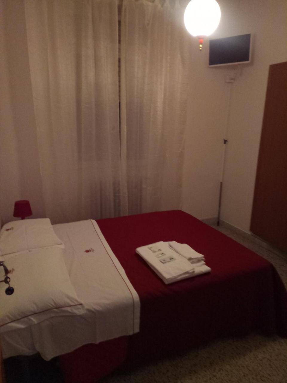 London Cafe Bed & Breakfast Castelnovo ne' Monti Bagian luar foto