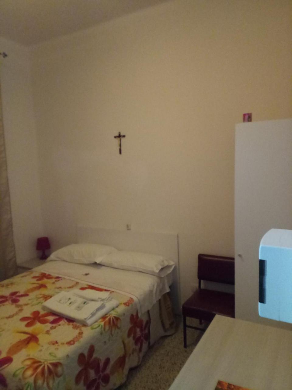 London Cafe Bed & Breakfast Castelnovo ne' Monti Bagian luar foto