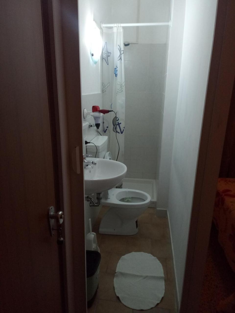 London Cafe Bed & Breakfast Castelnovo ne' Monti Bagian luar foto