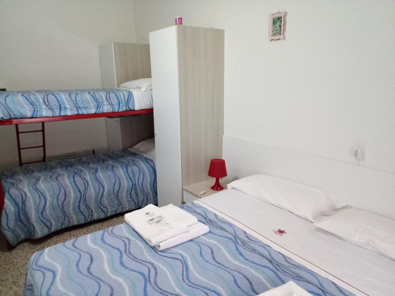 London Cafe Bed & Breakfast Castelnovo ne' Monti Bagian luar foto