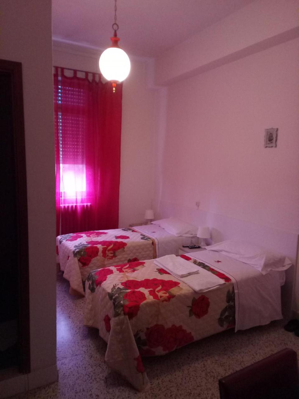 London Cafe Bed & Breakfast Castelnovo ne' Monti Bagian luar foto