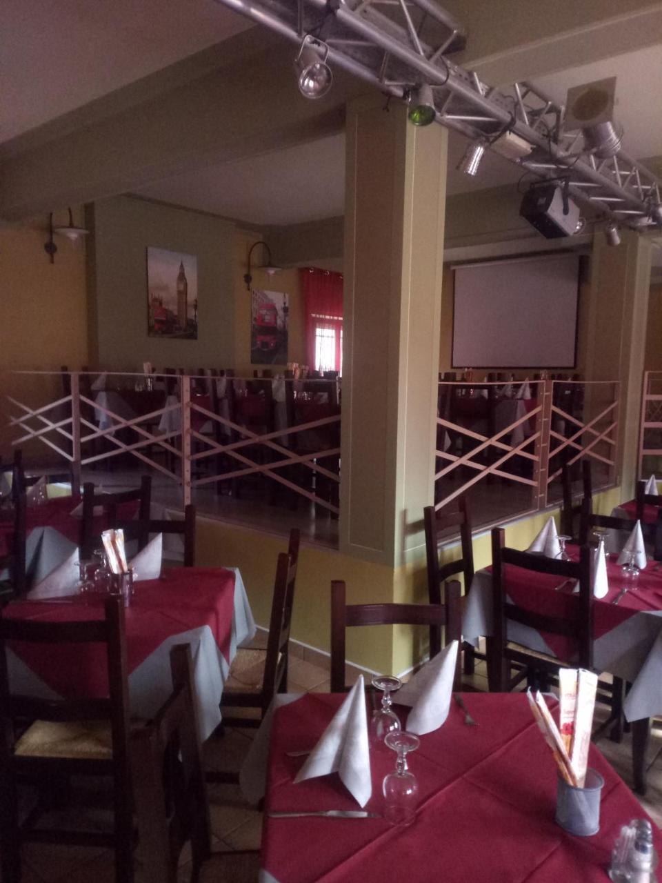 London Cafe Bed & Breakfast Castelnovo ne' Monti Bagian luar foto
